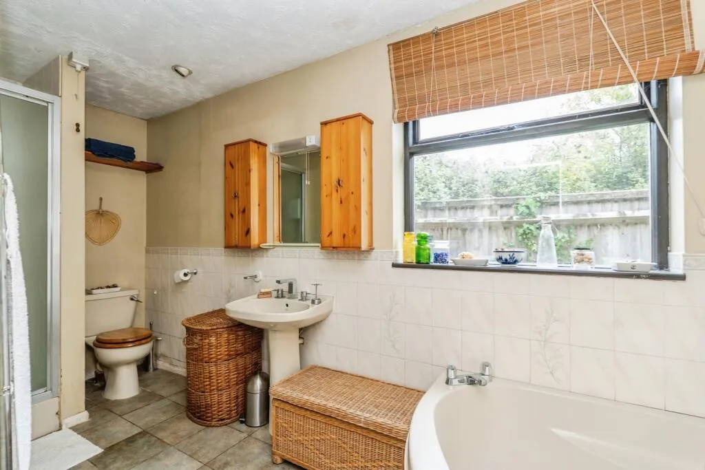 4 bed Detached Bungalow