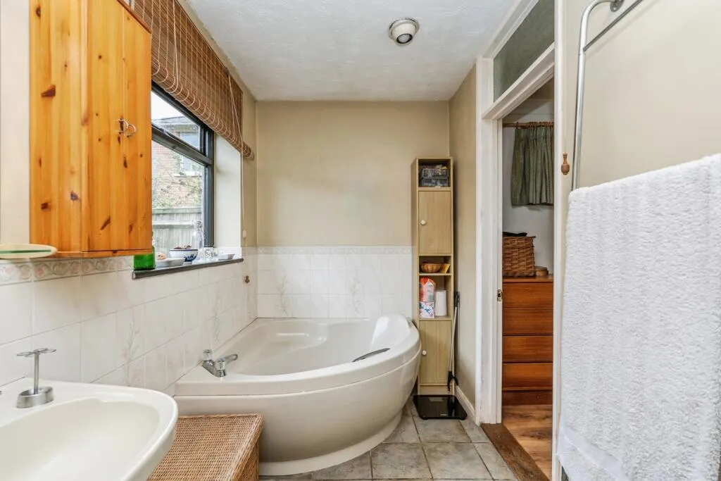 4 bed Detached Bungalow