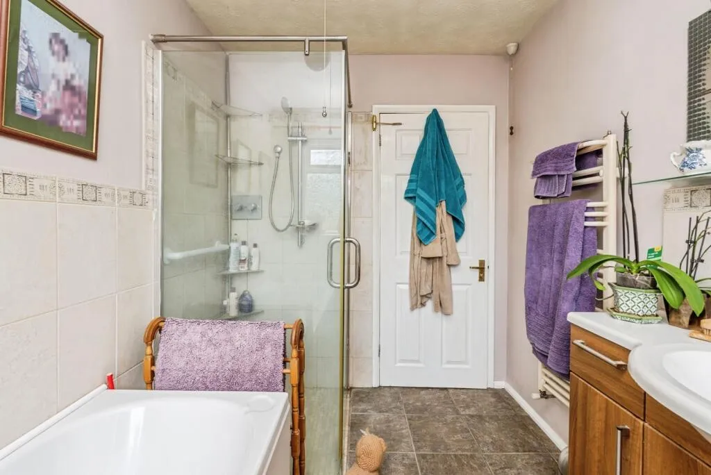 4 bed Detached Bungalow