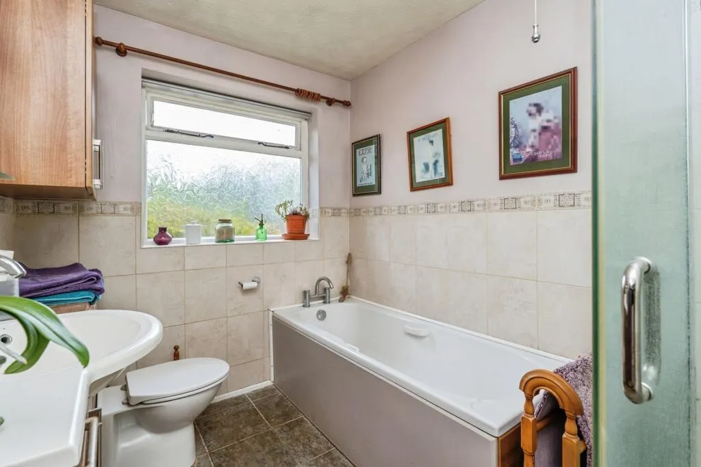 4 bed Detached Bungalow