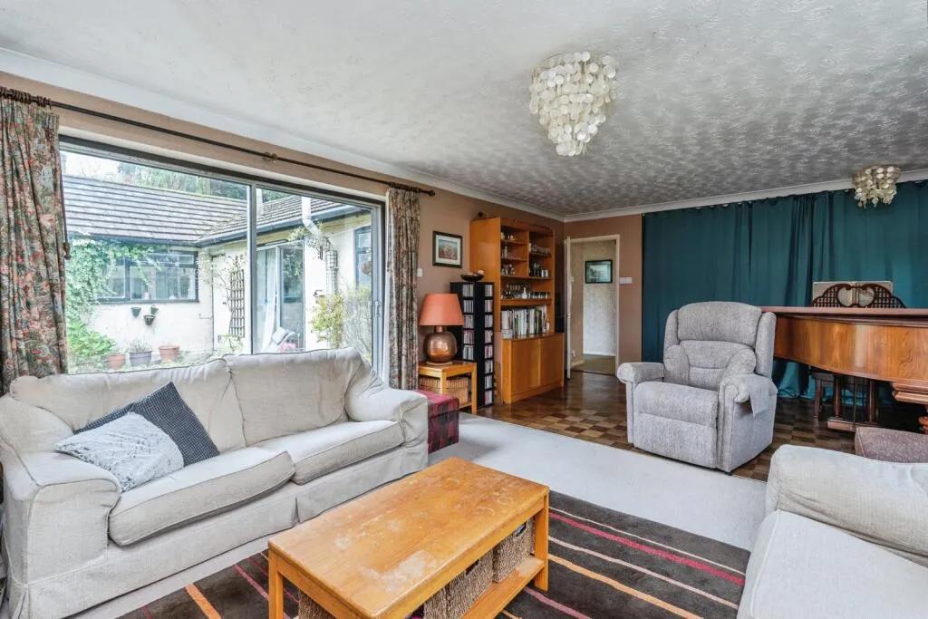 4 bed Detached Bungalow