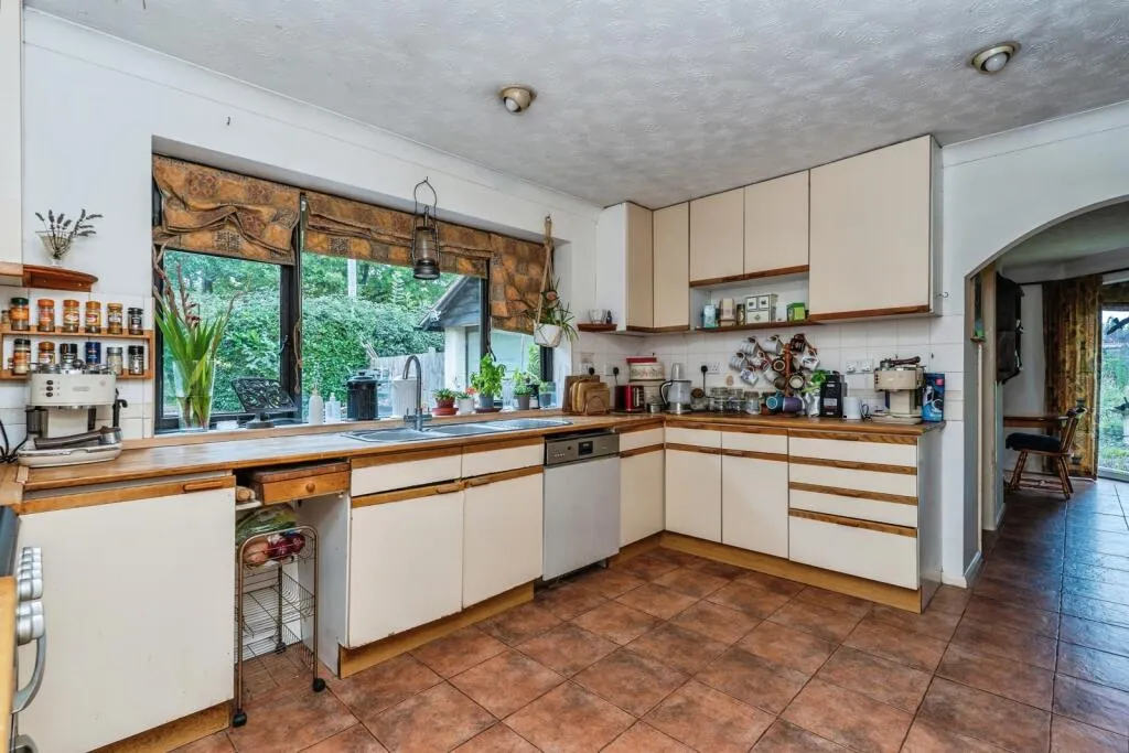 4 bed Detached Bungalow