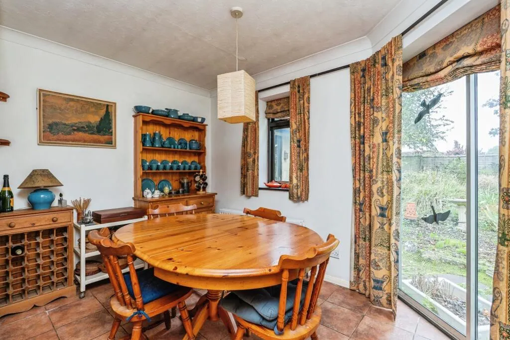 4 bed Detached Bungalow