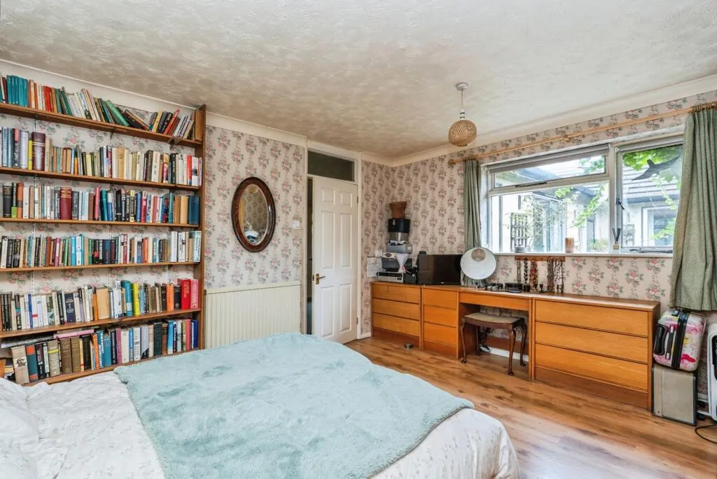 4 bed Detached Bungalow