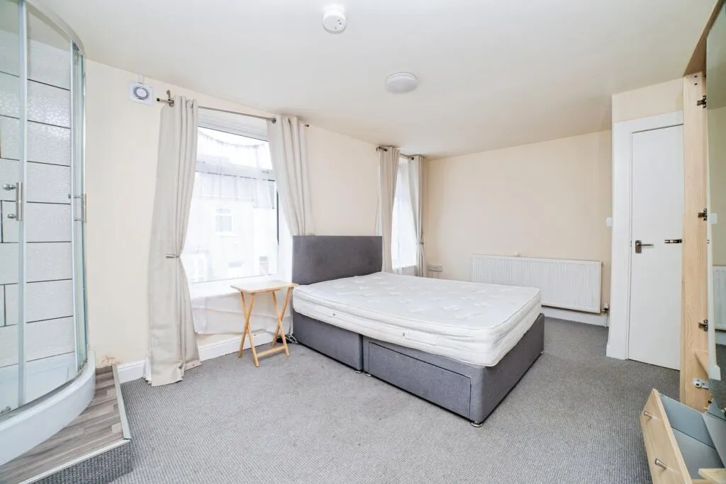 4 bed Terraced