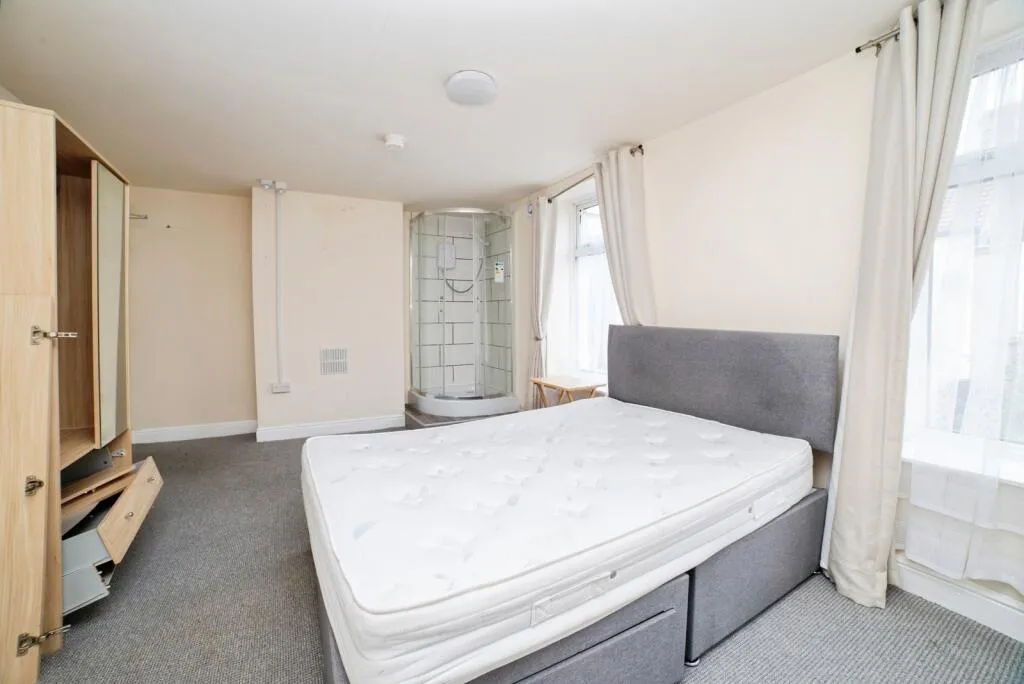4 bed Terraced