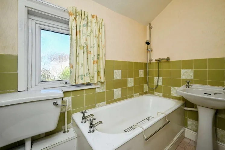 3 bed End of Terrace