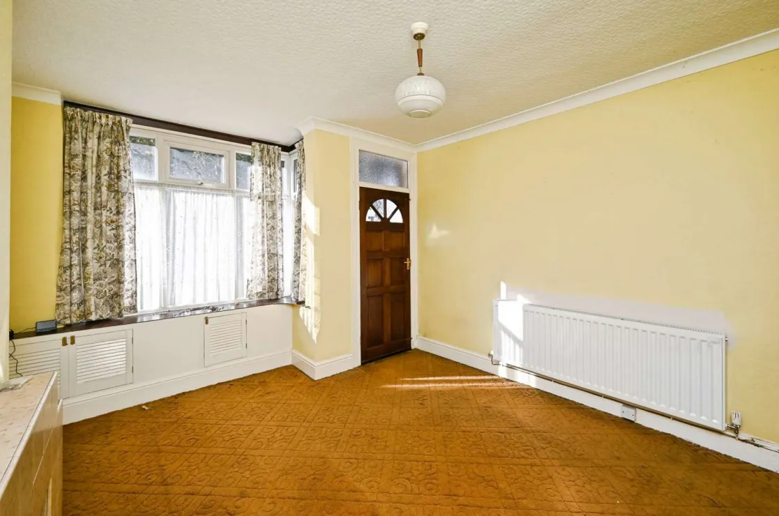 3 bed End of Terrace