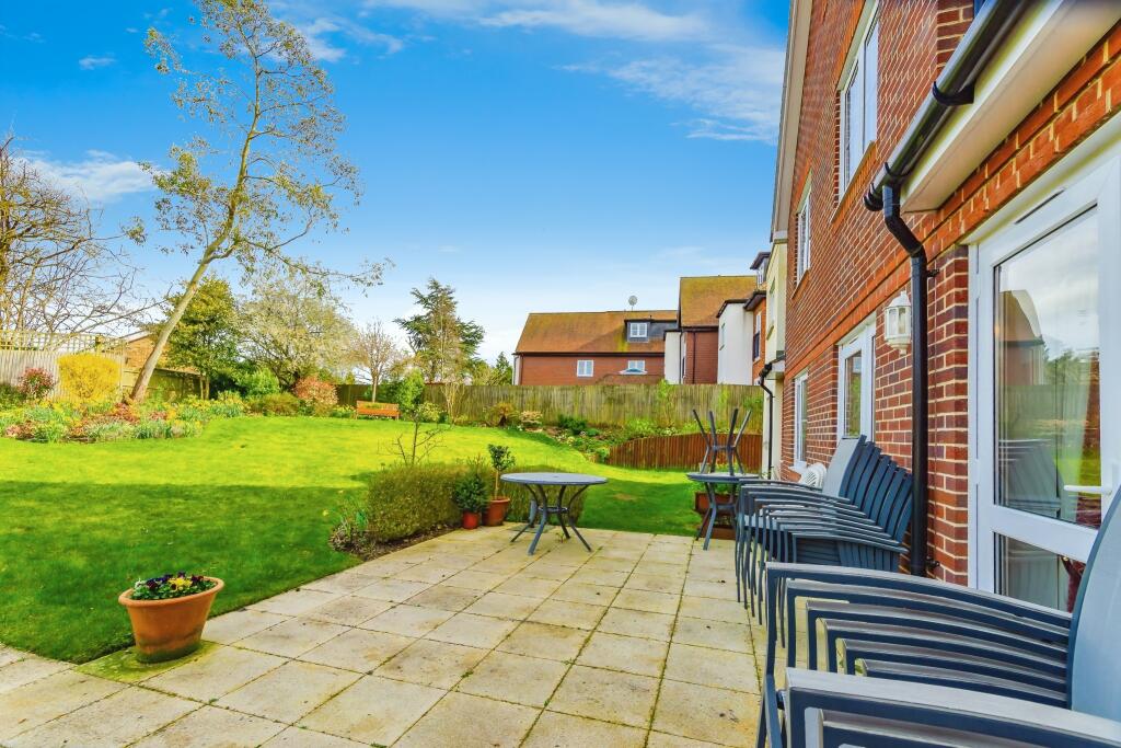 1 bed Ground Flat