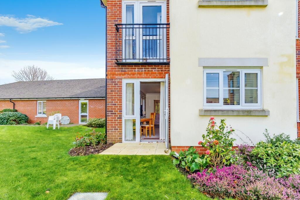 1 bed Ground Flat