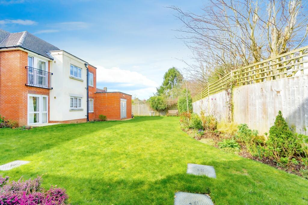 1 bed Ground Flat