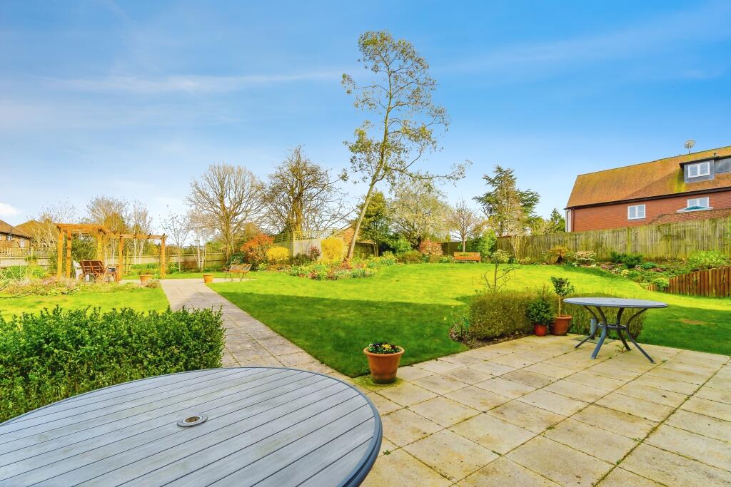1 bed Ground Flat