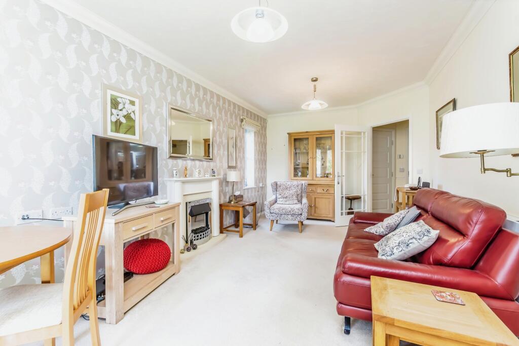 1 bed Ground Flat