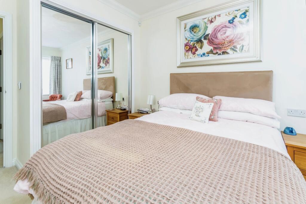 1 bed Ground Flat