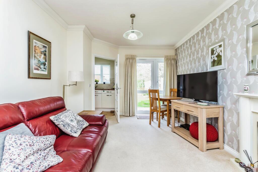 1 bed Ground Flat