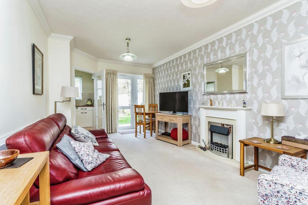1 bed Ground Flat
