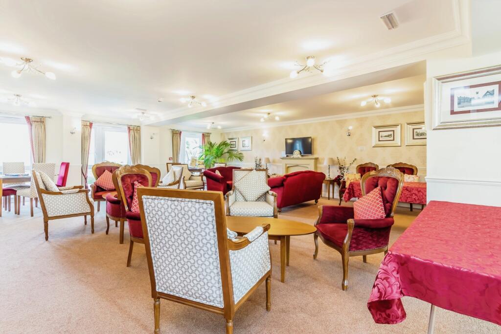 1 bed Ground Flat