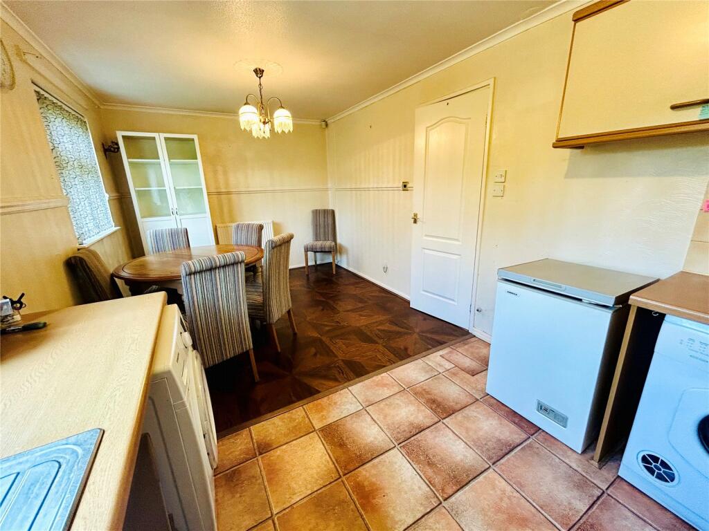 3 bed End of Terrace