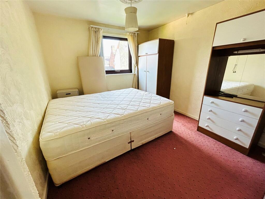 3 bed End of Terrace