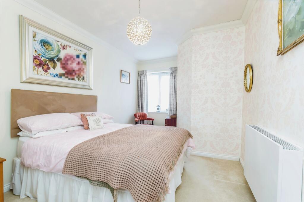 1 bed Ground Flat