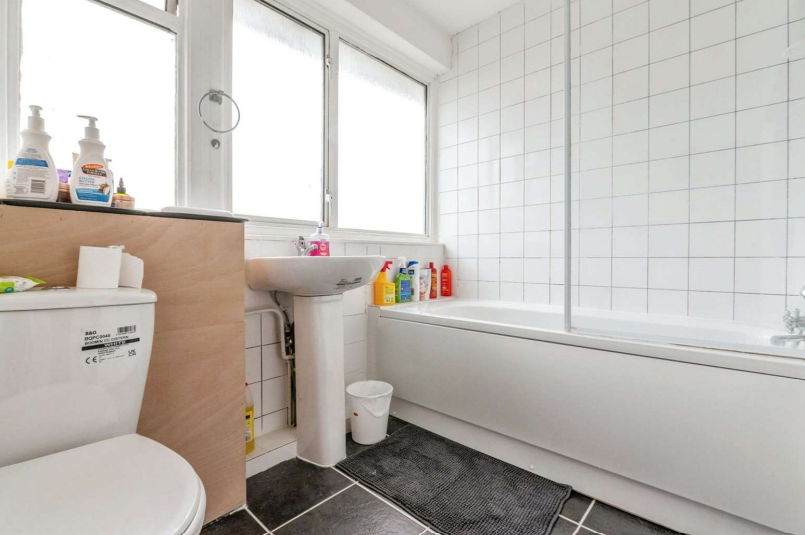 3 bed End of Terrace