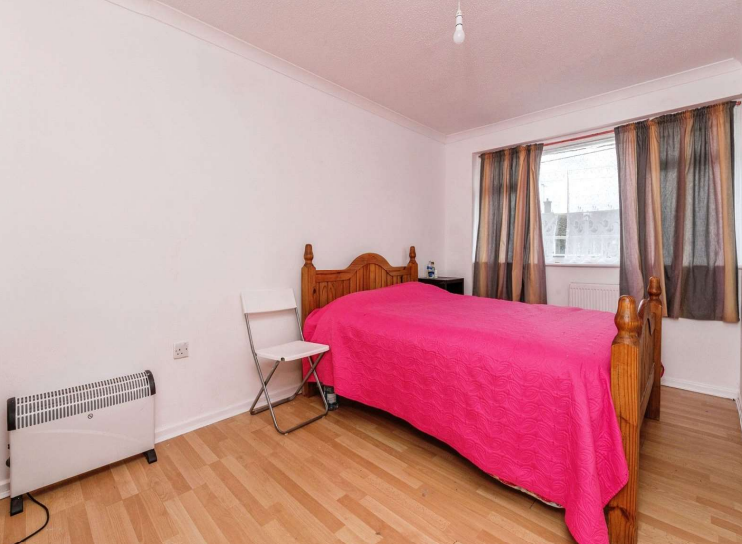 3 bed End of Terrace