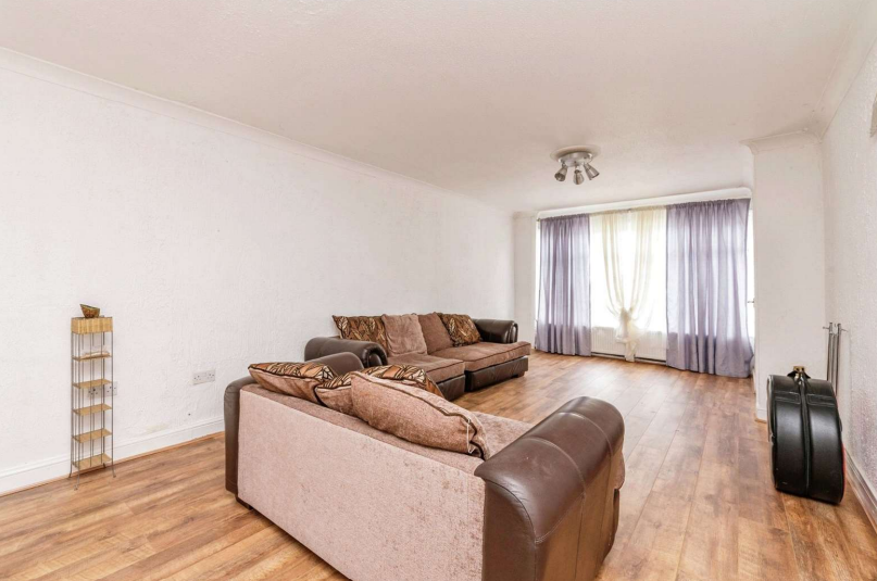 3 bed End of Terrace