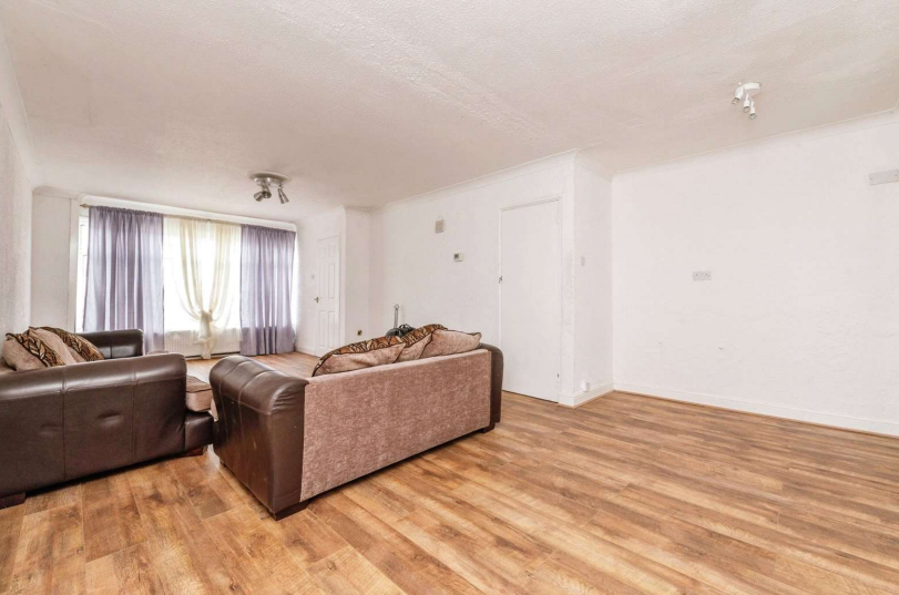 3 bed End of Terrace