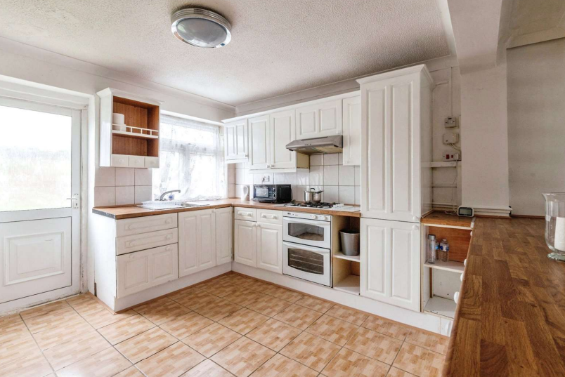 3 bed End of Terrace