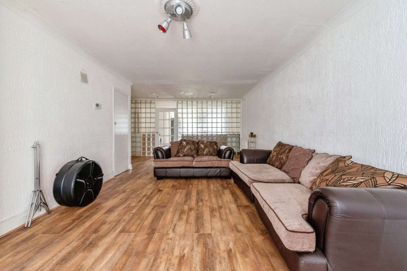 3 bed End of Terrace