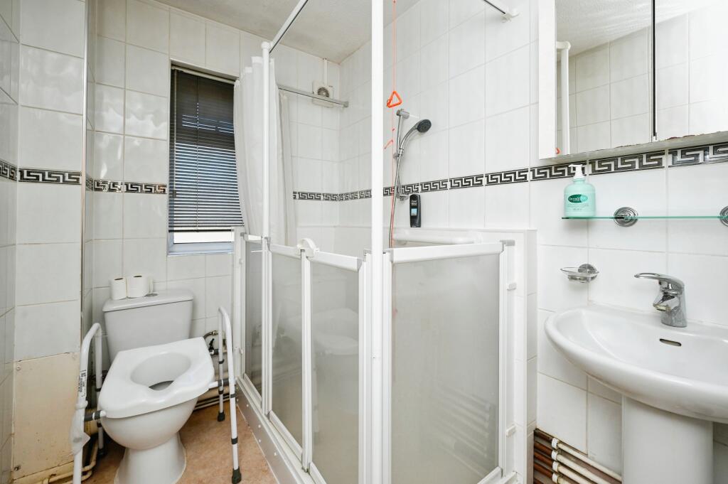2 bed Retirement Property