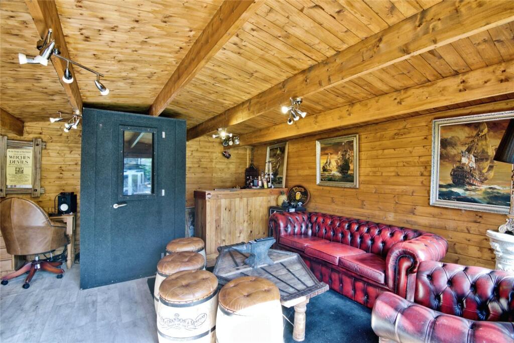 4 bed Terraced