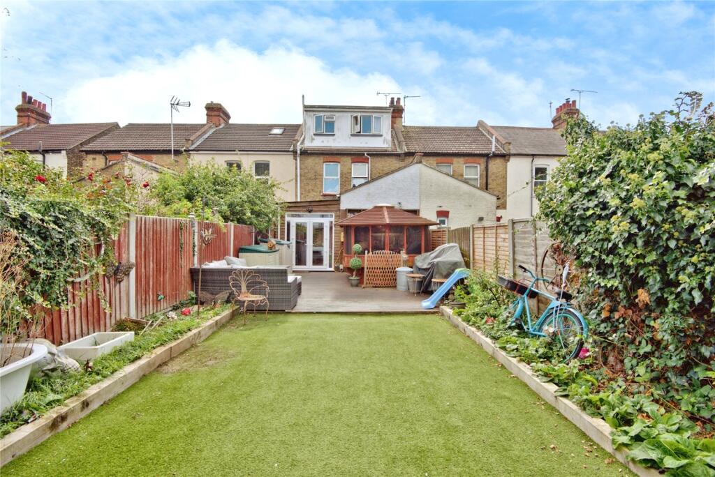 4 bed Terraced