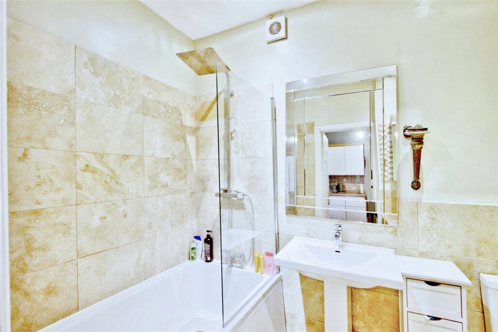 4 bed Terraced