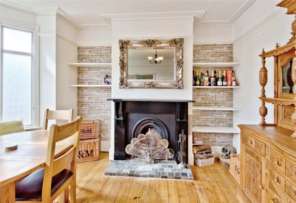4 bed Terraced