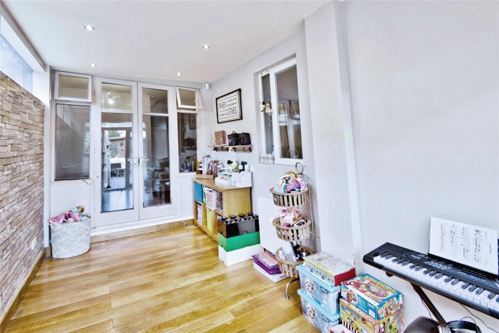 4 bed Terraced