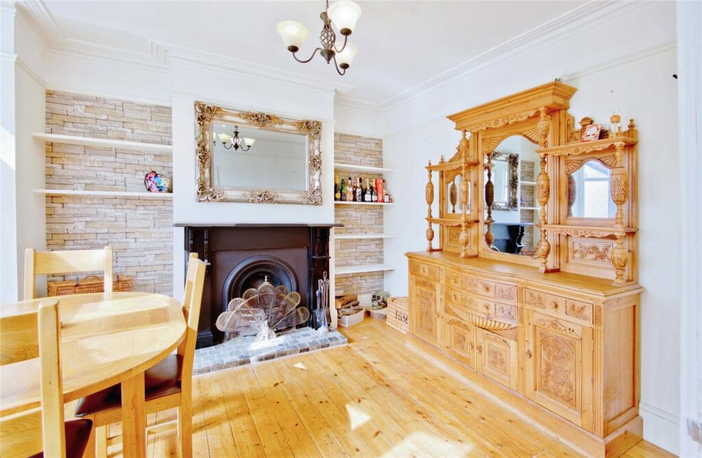 4 bed Terraced