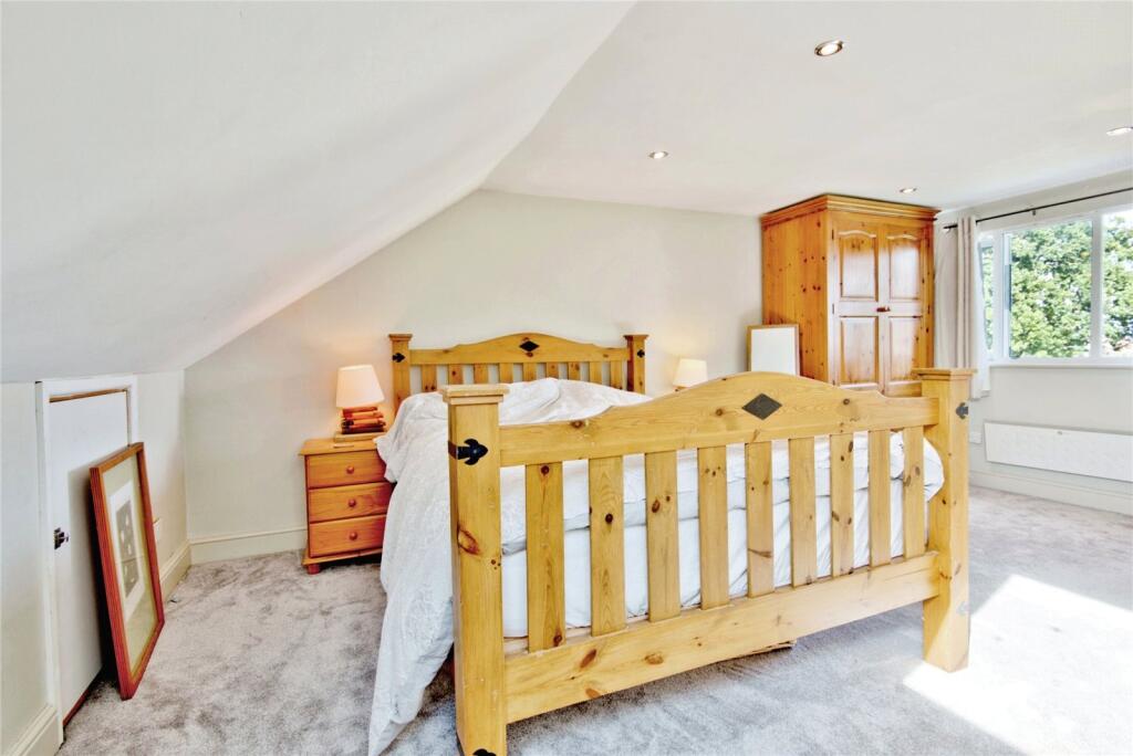 4 bed Terraced