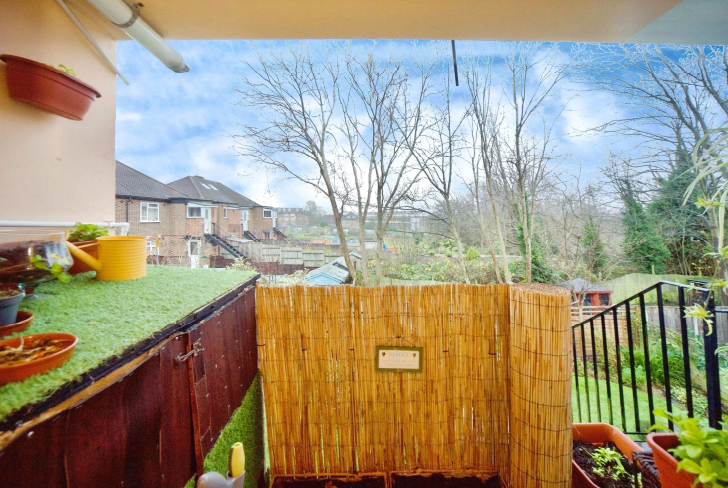2 bed Maisonette
