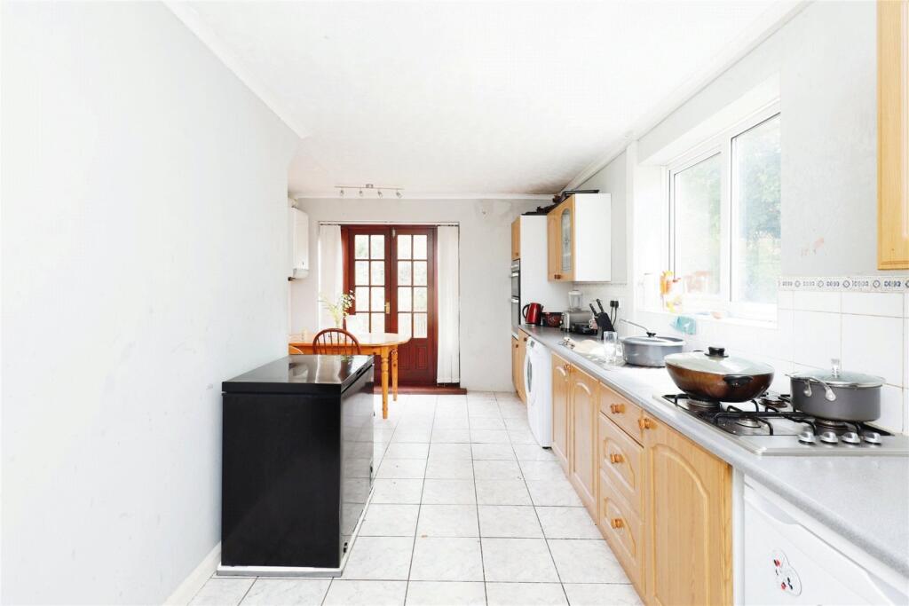 3 bed End of Terrace