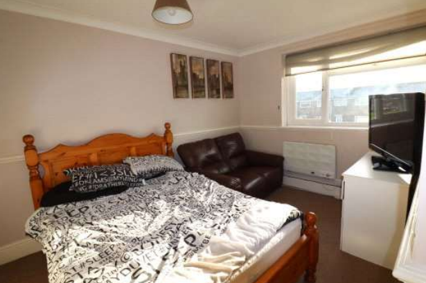 4 bed Terraced