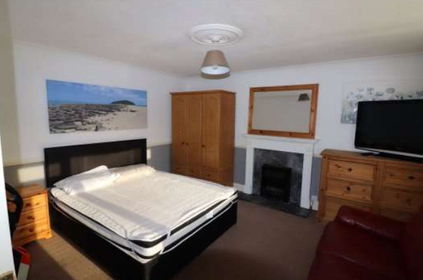 4 bed Terraced