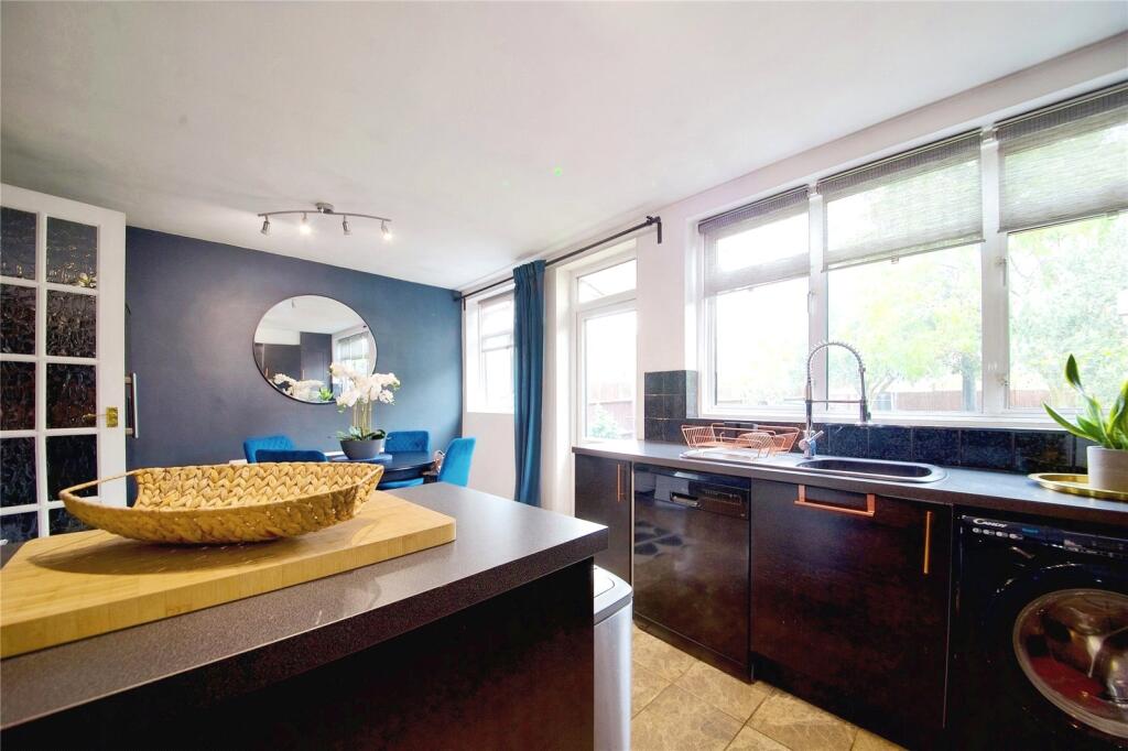1 bed Ground Flat
