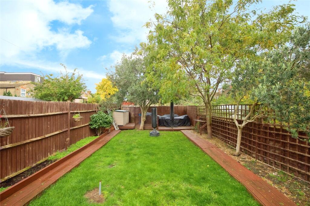 1 bed Ground Flat