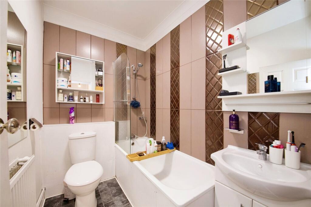 1 bed Ground Flat