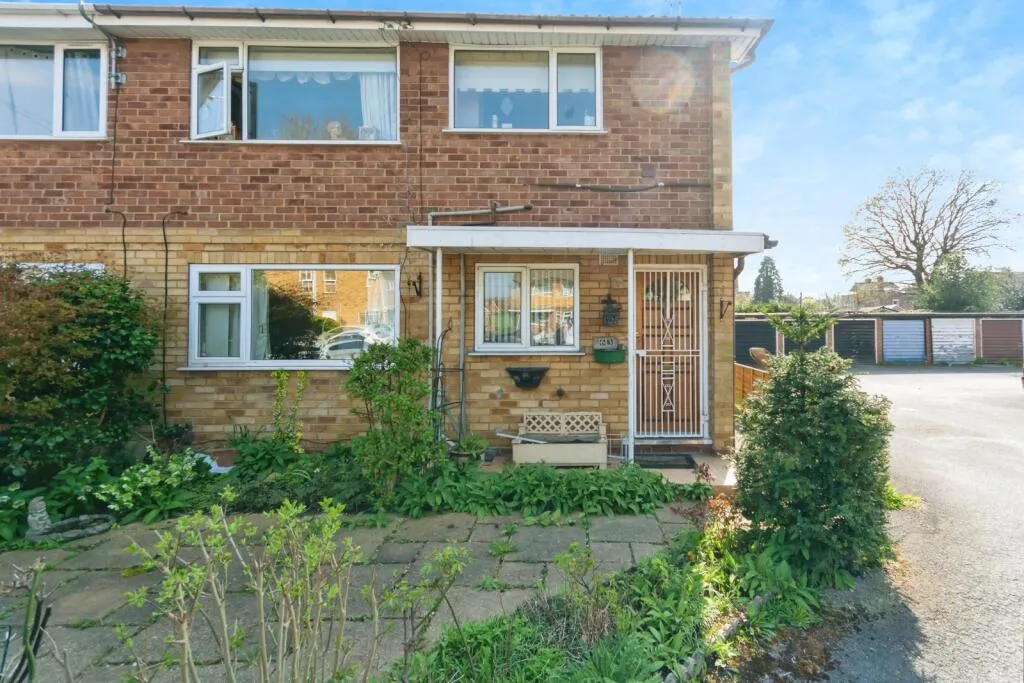 2 bed Maisonette