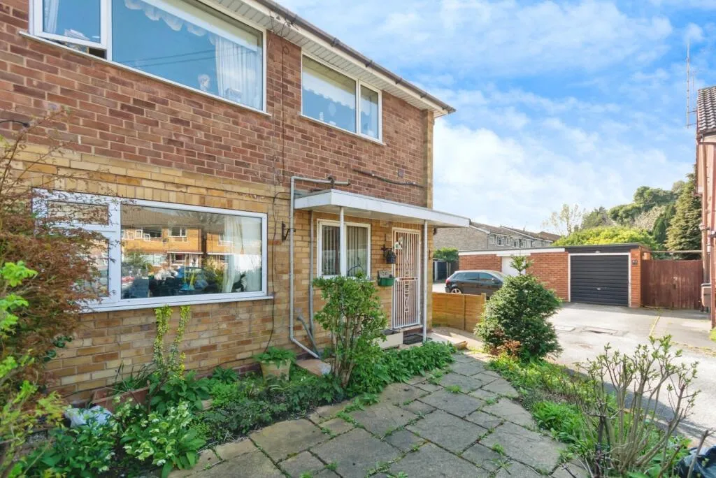 2 bed Maisonette