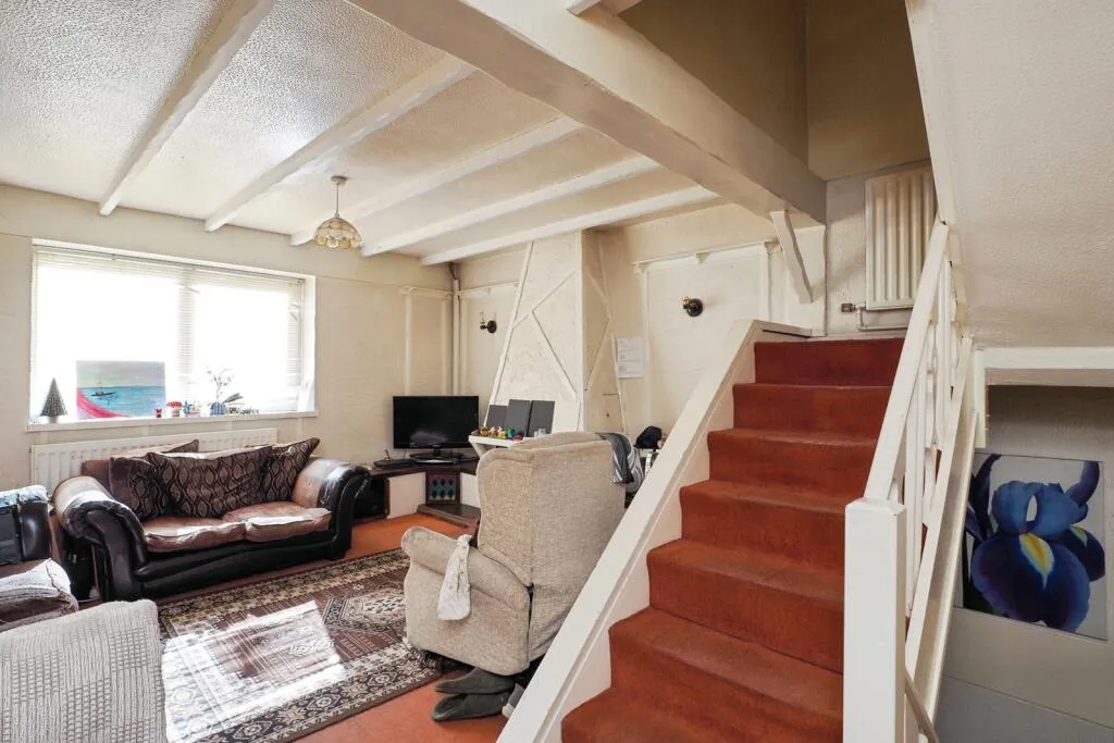 3 bed End of Terrace