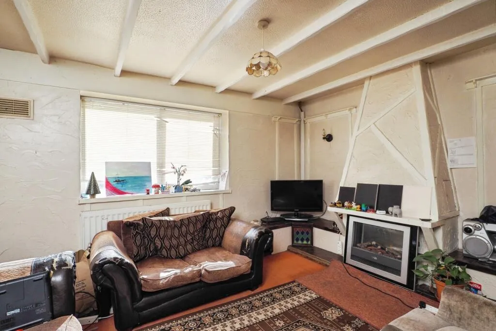 3 bed End of Terrace
