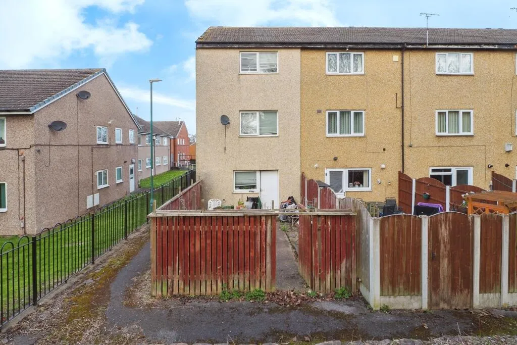 3 bed End of Terrace